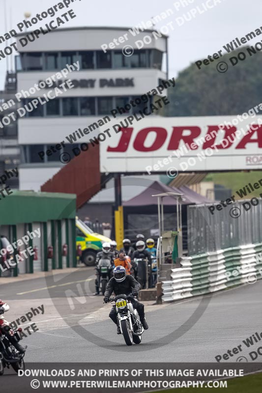 Vintage motorcycle club;eventdigitalimages;mallory park;mallory park trackday photographs;no limits trackdays;peter wileman photography;trackday digital images;trackday photos;vmcc festival 1000 bikes photographs